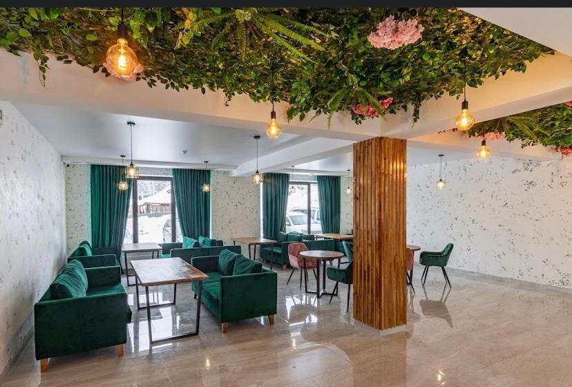 Imperial Hotel 布克维 外观 照片